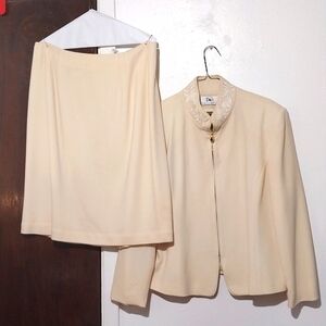 DANIELLE MARTIN  VTG Pure wool Cream suite size16